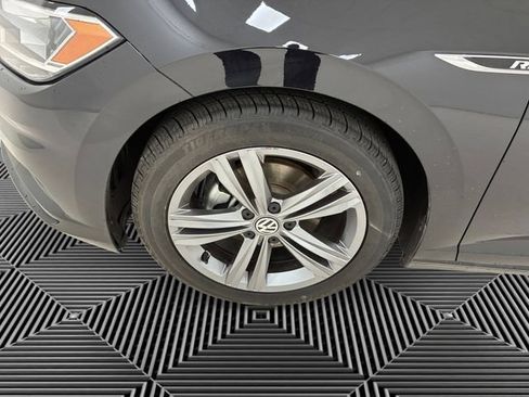 Used 2021 Volkswagen Jetta R-Line w/ R-Line Cold Weather Package FWD image 9