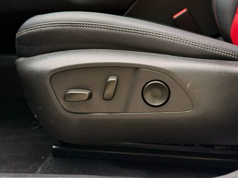 Used 2025 Chevrolet Equinox EV RS FWD image 22