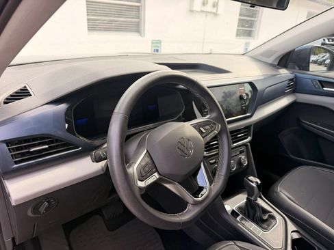 Used 2022 Volkswagen Taos SE FWD image 11