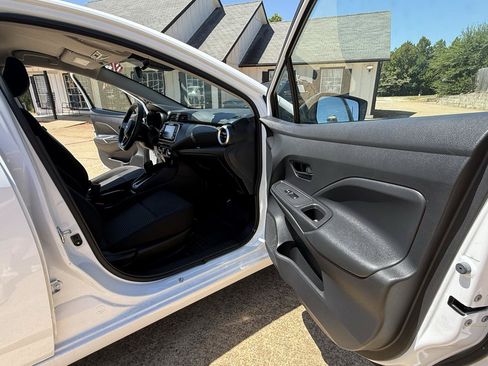 Used 2024 Nissan Versa S FWD image 41