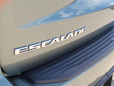 Used 2023 Cadillac Escalade Premium Luxury image 9