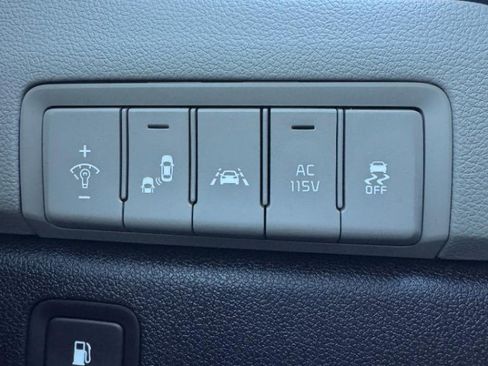 Used 2018 Kia Sedona SX Limited image 10