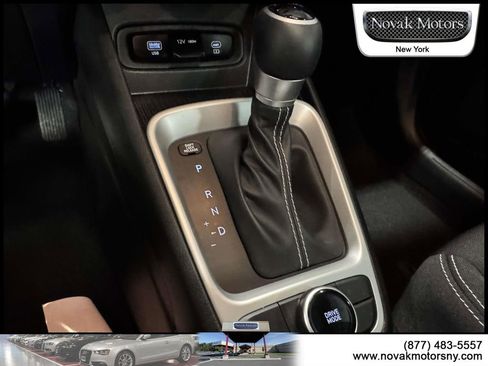 Used 2025 Hyundai Venue SEL image 23