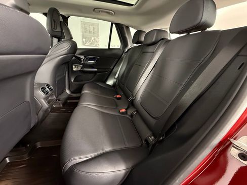 Used 2024 Mercedes-Benz GLC 300 4MATIC image 30