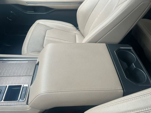 Used 2023 Ford Expedition Limited image 30