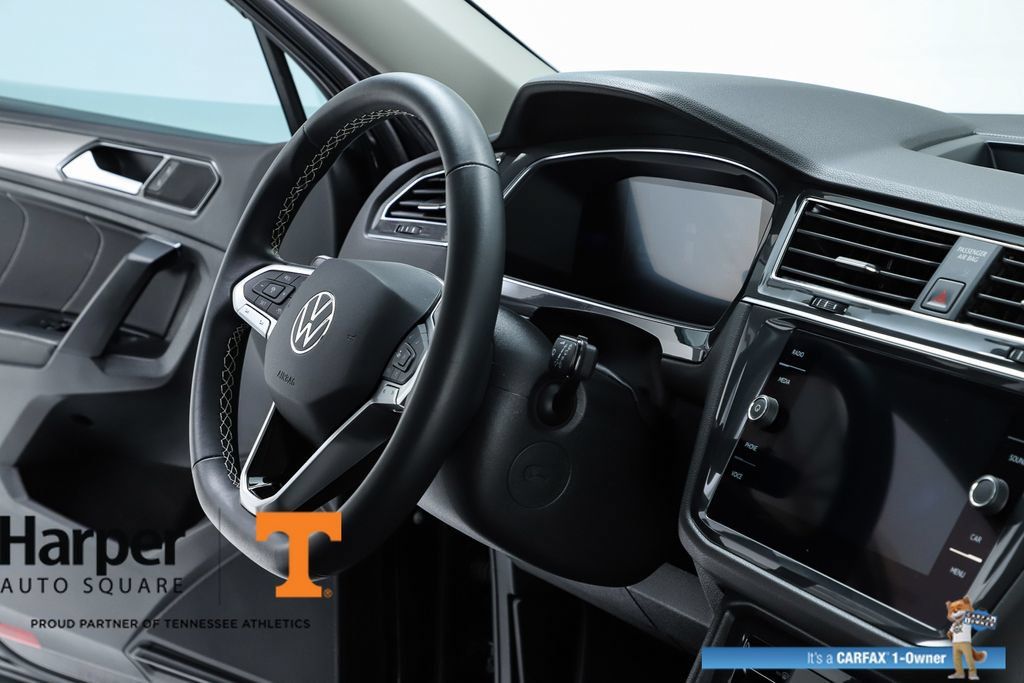 Used 2023 Volkswagen Tiguan SE w/ Panoramic Sunroof Package FWD image 34