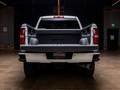 Used 2018 GMC Sierra 2500 SLT w/ Duramax Plus Package AWD/4WD image 8