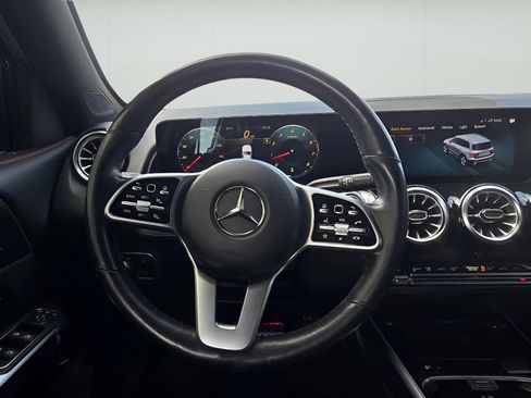 Used 2022 Mercedes-Benz GLB 250 4MATIC image 10