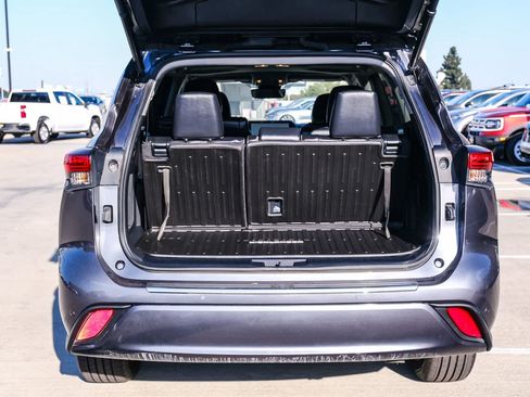 Used 2023 Toyota Highlander Limited FWD image 29