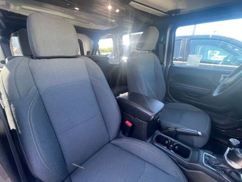 Used 2025 Jeep Wrangler Sport S image 36