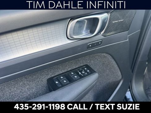 Used 2022 Volvo XC40 T5 Momentum image 9