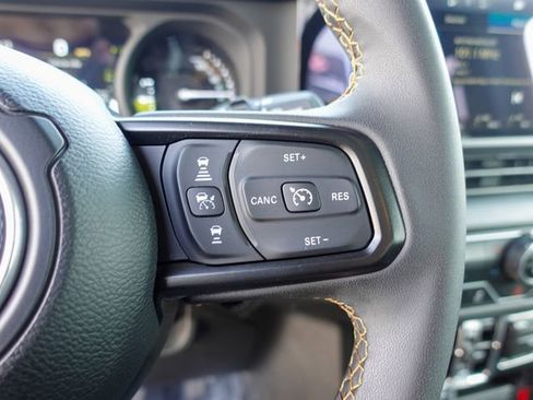 Used 2024 Jeep Wrangler Unlimited AWD/4WD image 15