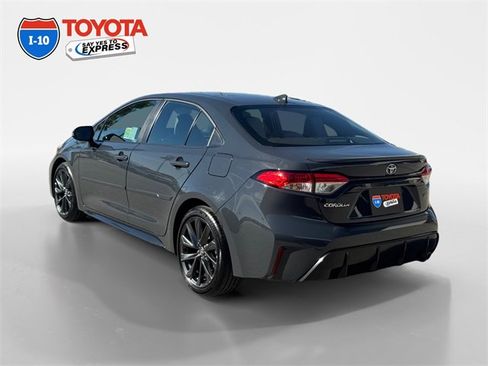 Certified 2025 Toyota Corolla SE image 3