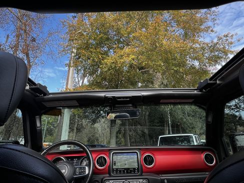 Used 2021 Jeep Wrangler Unlimited Rubicon image 37