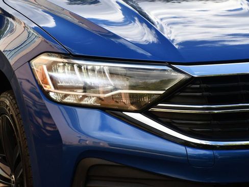 Used 2022 Volkswagen Jetta SE w/ Panoramic Sunroof Package image 18