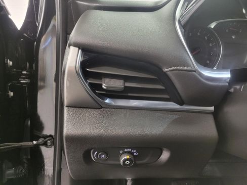 Used 2023 Chevrolet Traverse LT image 10