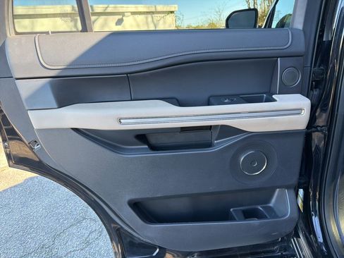 Used 2024 Ford Expedition Limited image 23