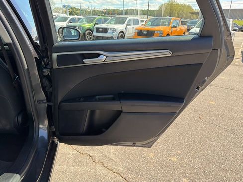 Used 2020 Ford Fusion SE image 19