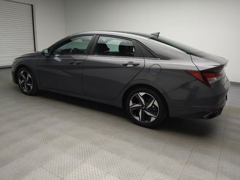 Used 2023 Hyundai Elantra Limited FWD image 3