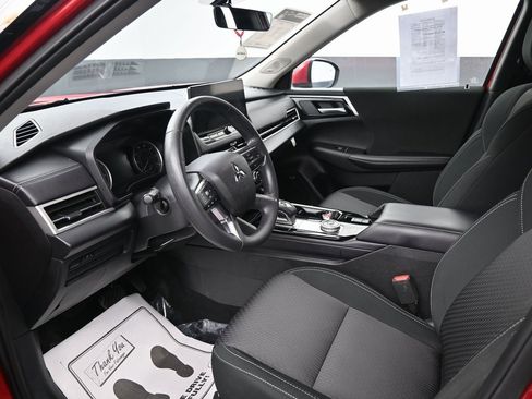 Used 2025 Mitsubishi Outlander ES image 23