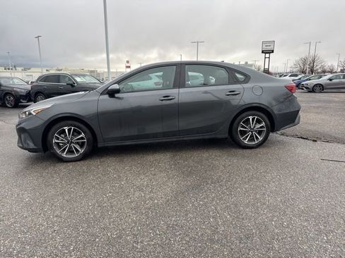 Used 2023 Kia Forte LXS image 3