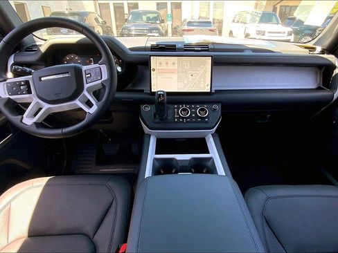 New 2025 Land Rover Defender 130 X-Dynamic SE AWD/4WD image 6