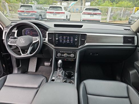 Used 2022 Volkswagen Atlas SE w/ Panoramic Sunroof Package FWD image 12