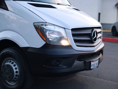 Used 2018 Mercedes-Benz Sprinter 3500 image 7