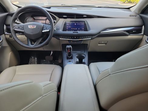 Certified 2023 Cadillac XT4 Luxury FWD image 12