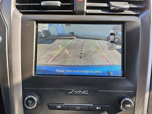 Used 2020 Ford Fusion SE image 16