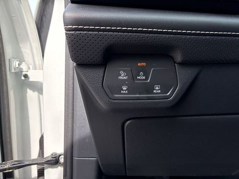 Used 2024 Volkswagen Atlas SE image 13