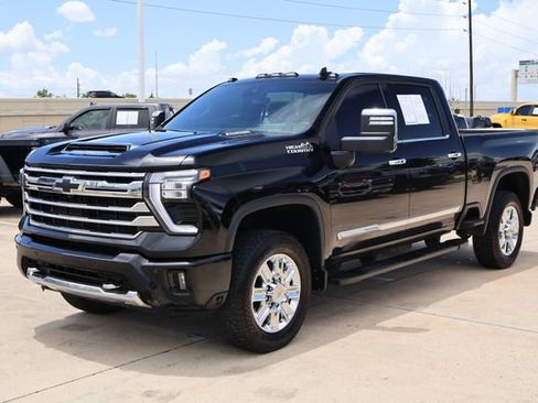 Used 2024 Chevrolet Silverado 2500 High Country w/ High Country Premium Package AWD/4WD image 3