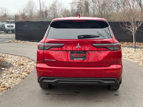 New 2026 Mitsubishi Outlander ES image 4