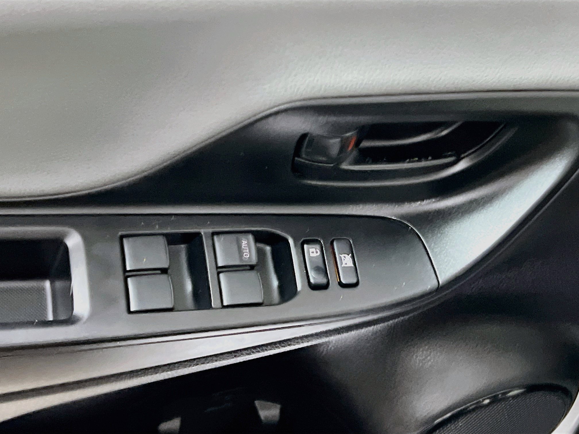 Used 2017 Toyota Yaris L FWD image 17