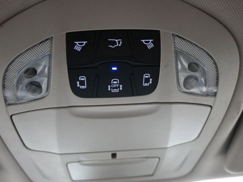 Certified 2024 Chrysler Pacifica Select image 28