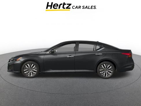 Used 2025 Nissan Altima 2.5 SV FWD image 3