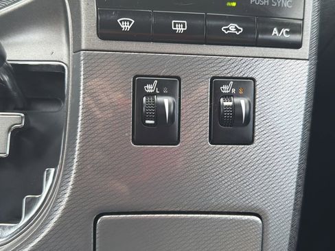 Used 2014 Toyota Venza XLE w/ XLE Premium Package image 32