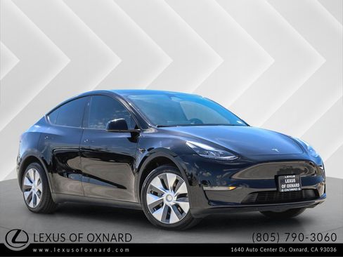 Used 2024 Tesla Model Y Long Range AWD/4WD image 1