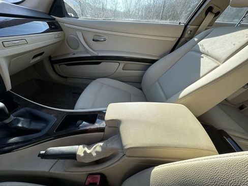 Used 2011 BMW 335i Coupe image 24