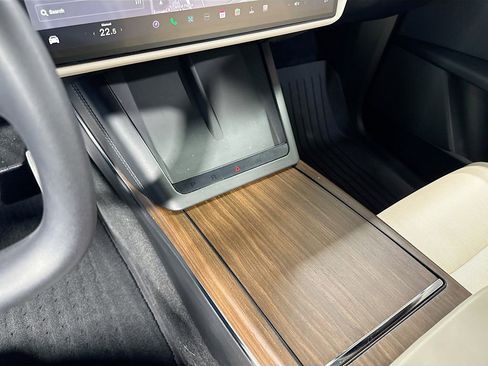 Used 2023 Tesla Model X image 25