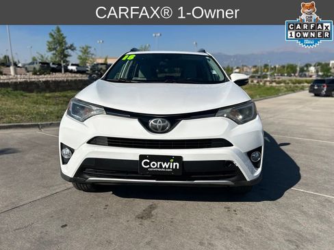 Used 2018 Toyota RAV4 XLE FWD image 2