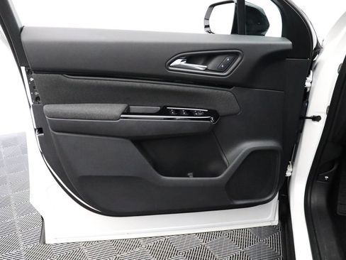 Used 2024 Honda Prologue EX image 11