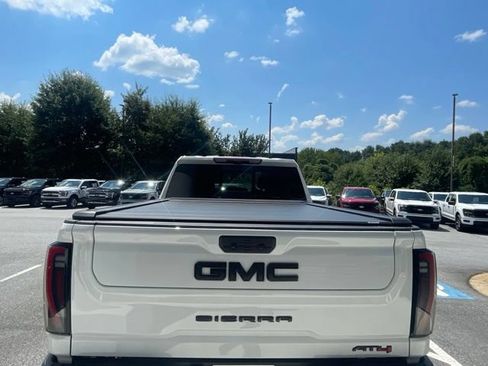 Used 2025 GMC Sierra 2500 AT4 w/ AT4 Premium Plus Package AWD/4WD image 9