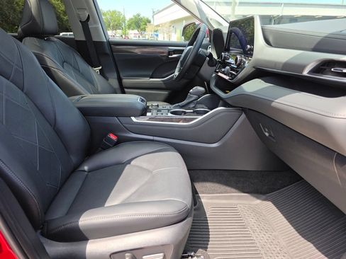 Used 2026 Toyota Highlander Platinum AWD/4WD image 14