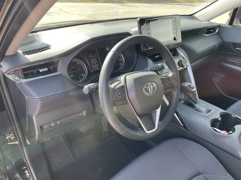 Used 2022 Toyota Venza LE image 9
