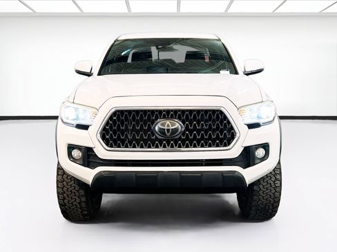 Used 2018 Toyota Tacoma TRD Off-Road w/ Technology Package RWD image 2