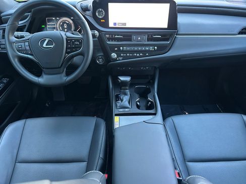 Certified 2025 Lexus ES 300h w/ Premium Package image 17
