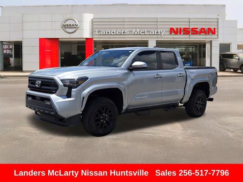 Used 2024 Toyota Tacoma SR5 AWD/4WD image 9