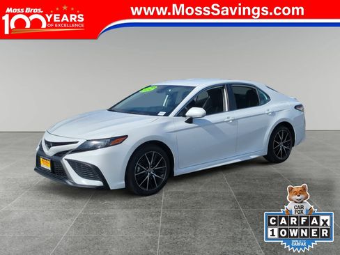 Used 2024 Toyota Camry SE image 1