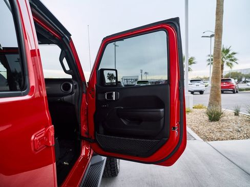 Used 2021 Jeep Gladiator Sport image 14